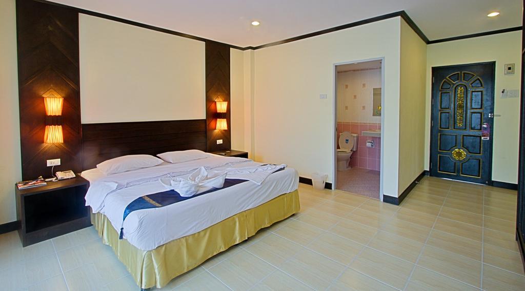 Absolute Guesthouse Phuket Patong 外观 照片